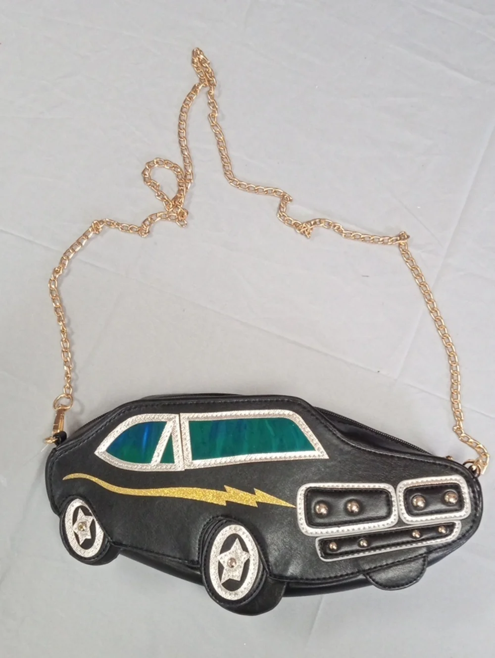 👜 Black Novelty Car-Shaped Crossbody Bag with Gold Chain - Picture 1 of 5